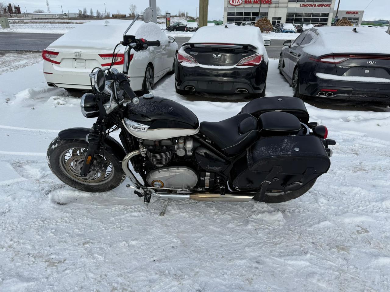 2022 Triumph Bonneville SPEEDMASTER, BOBBER, 1200, LIGHT DAMAGE, AS IS - Photo #2