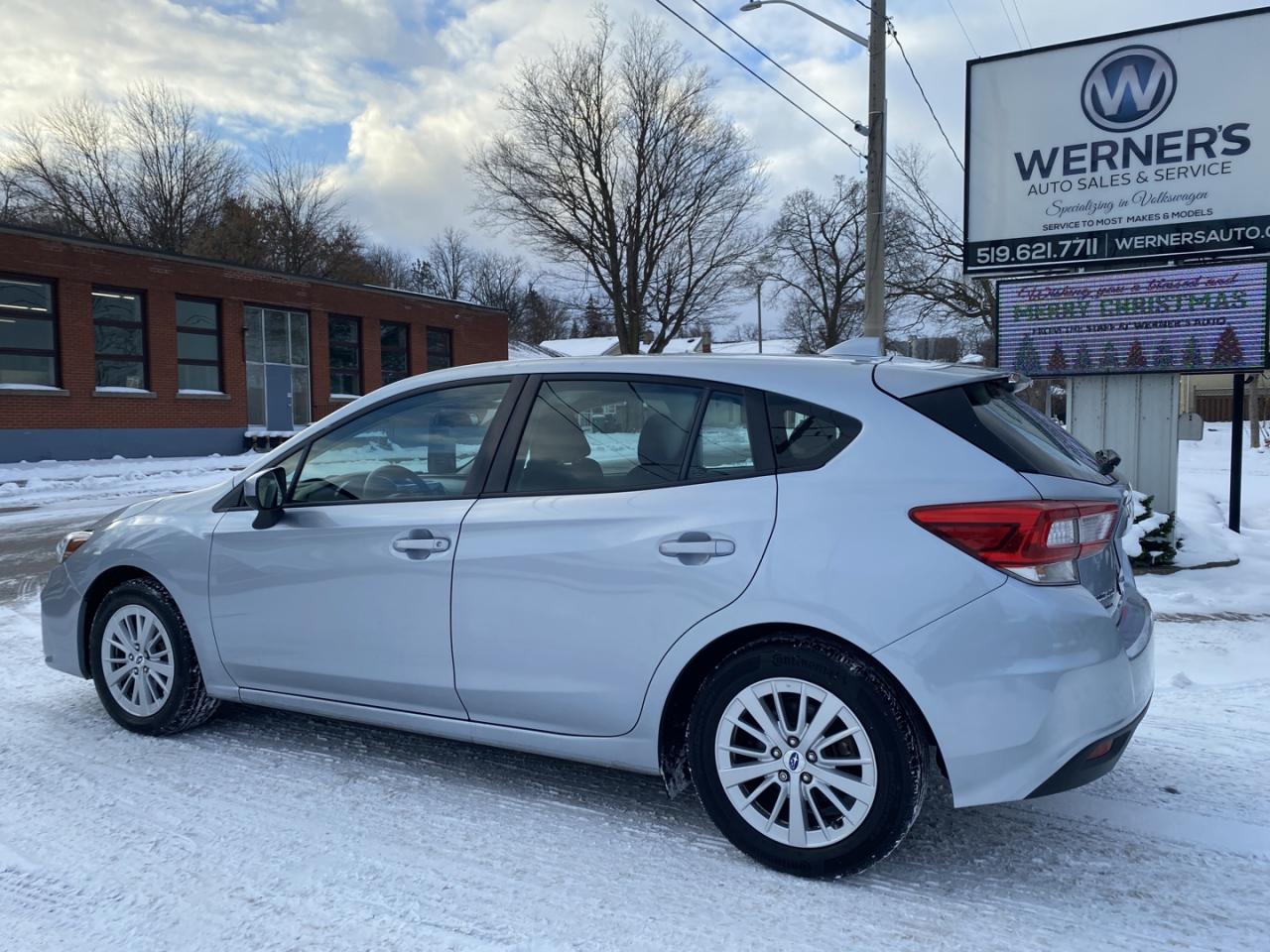2017 Subaru Impreza 2.0i Premium CVT 5-Door Photo