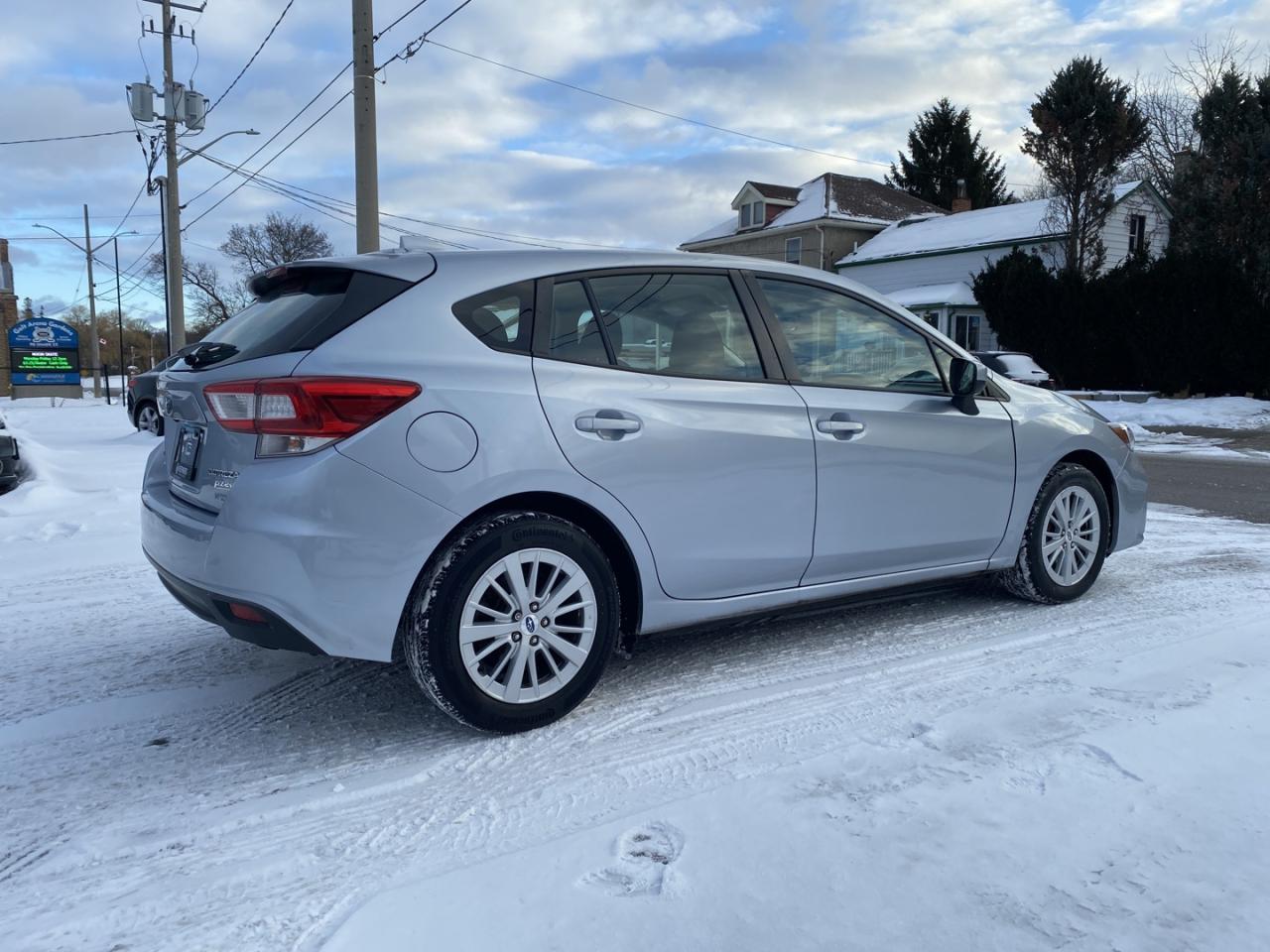 2017 Subaru Impreza 2.0i Premium CVT 5-Door Photo