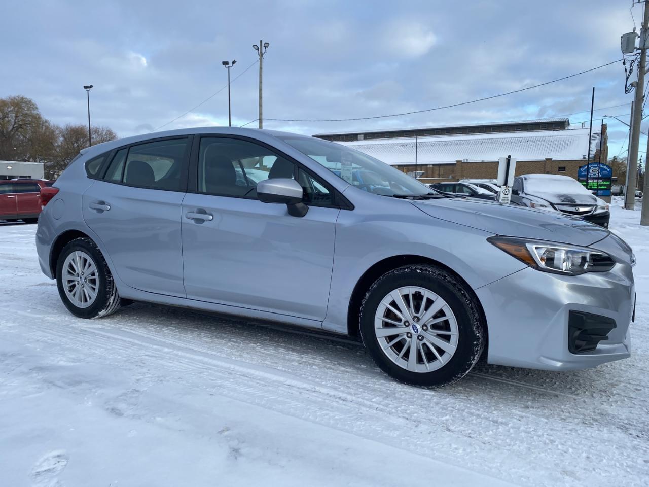 2017 Subaru Impreza 2.0i Premium CVT 5-Door Photo