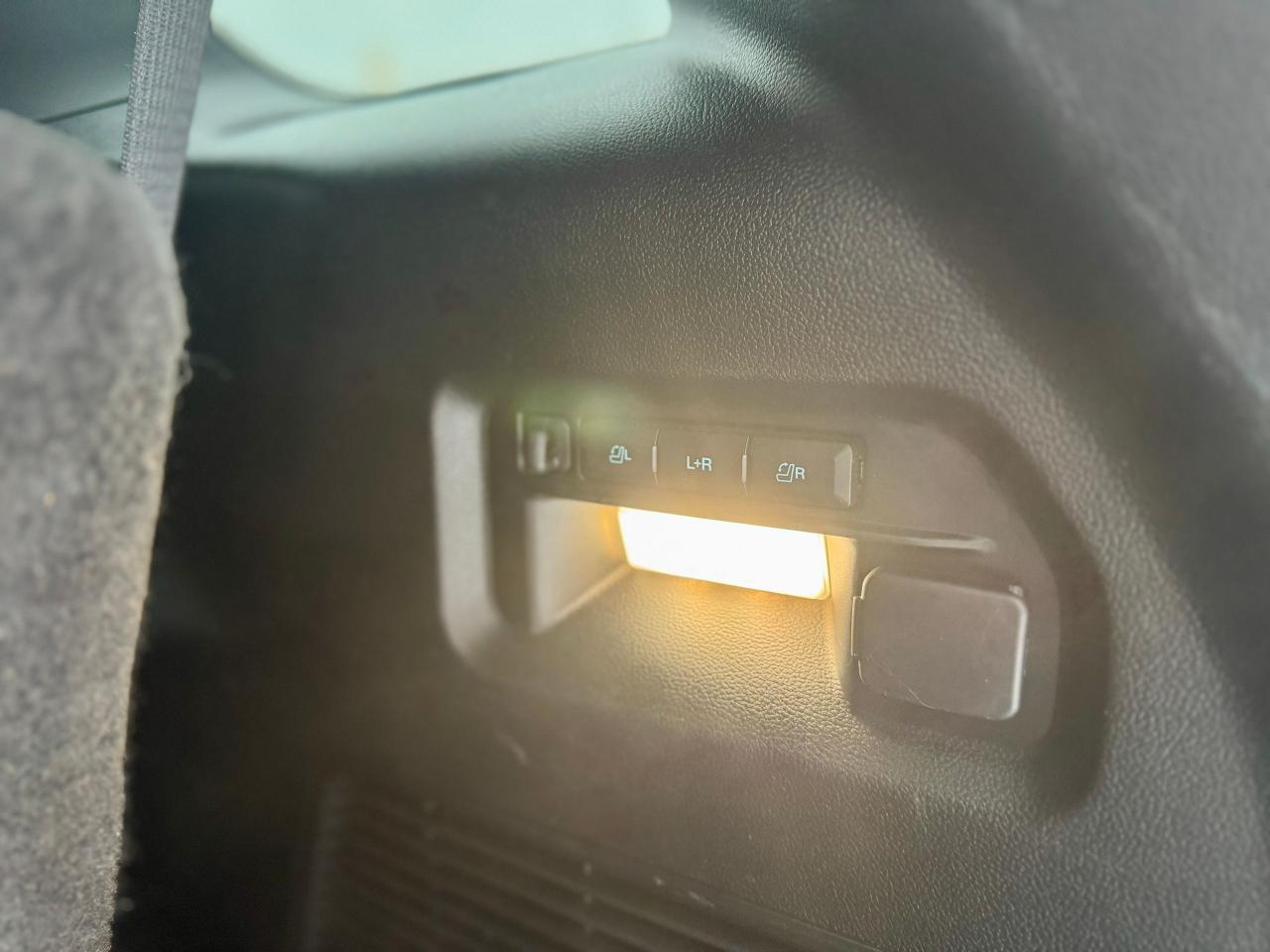 2022 Ford Explorer ST 4WD Clean Carfax | Panoramic Roof | 7 Passenger - Photo #11