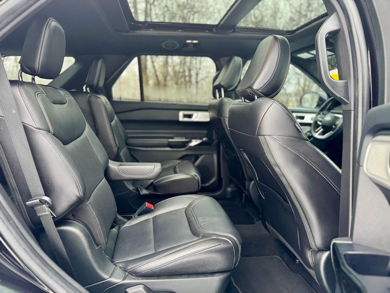 2022 Ford Explorer ST 4WD Clean Carfax | Panoramic Roof | 7 Passenger - Photo #12