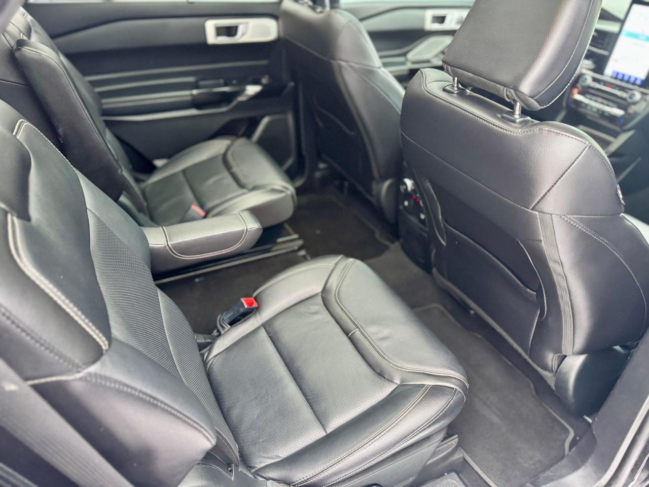 2022 Ford Explorer ST 4WD Clean Carfax | Panoramic Roof | 7 Passenger - Photo #13