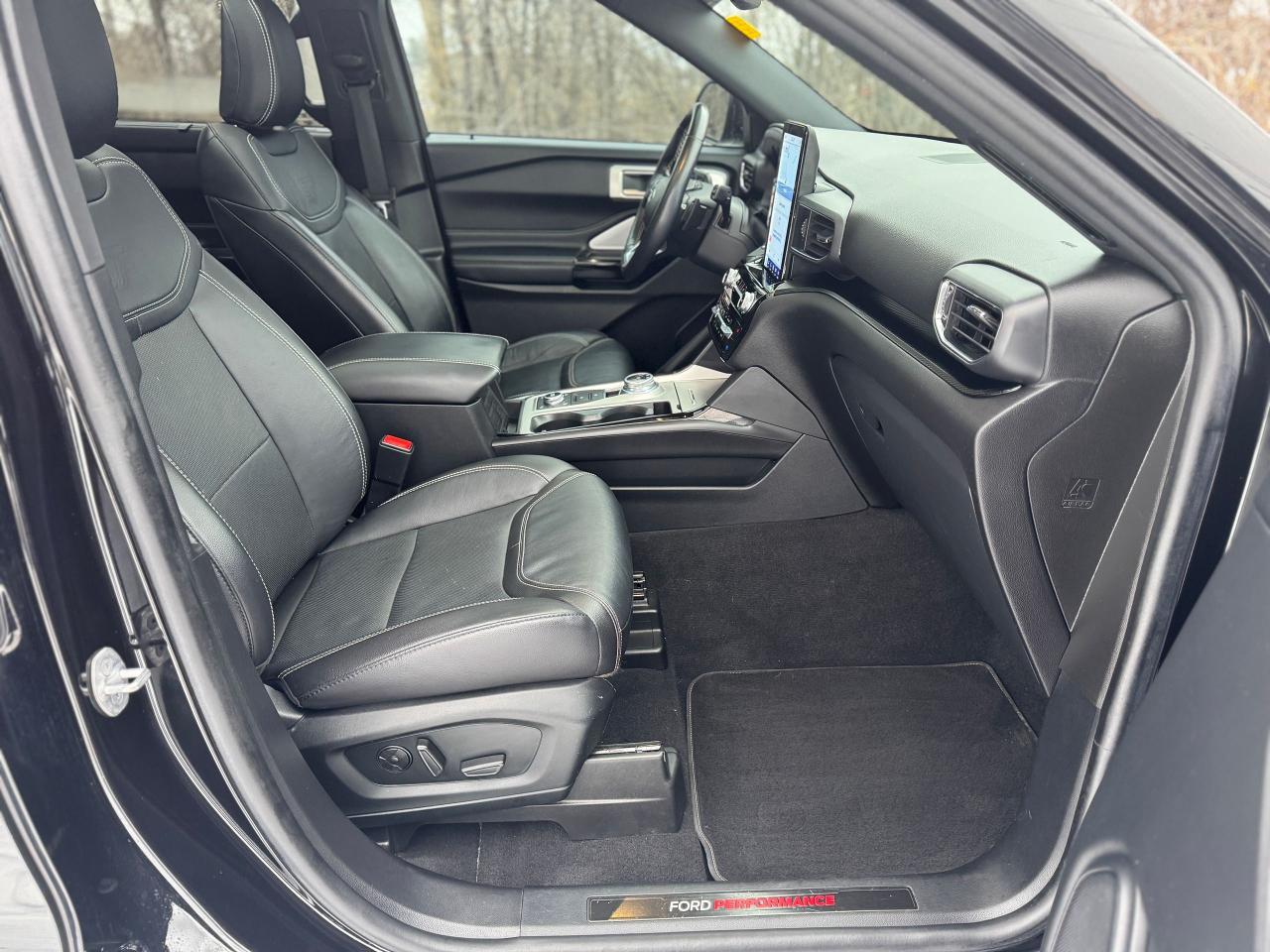 2022 Ford Explorer ST 4WD Clean Carfax | Panoramic Roof | 7 Passenger - Photo #21