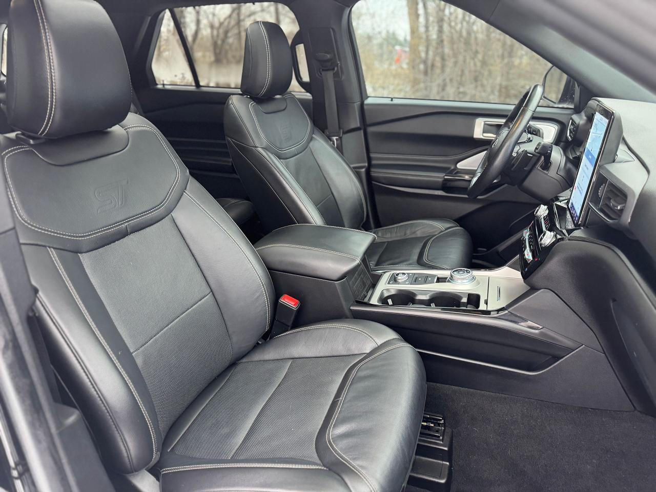 2022 Ford Explorer ST 4WD Clean Carfax | Panoramic Roof | 7 Passenger - Photo #22
