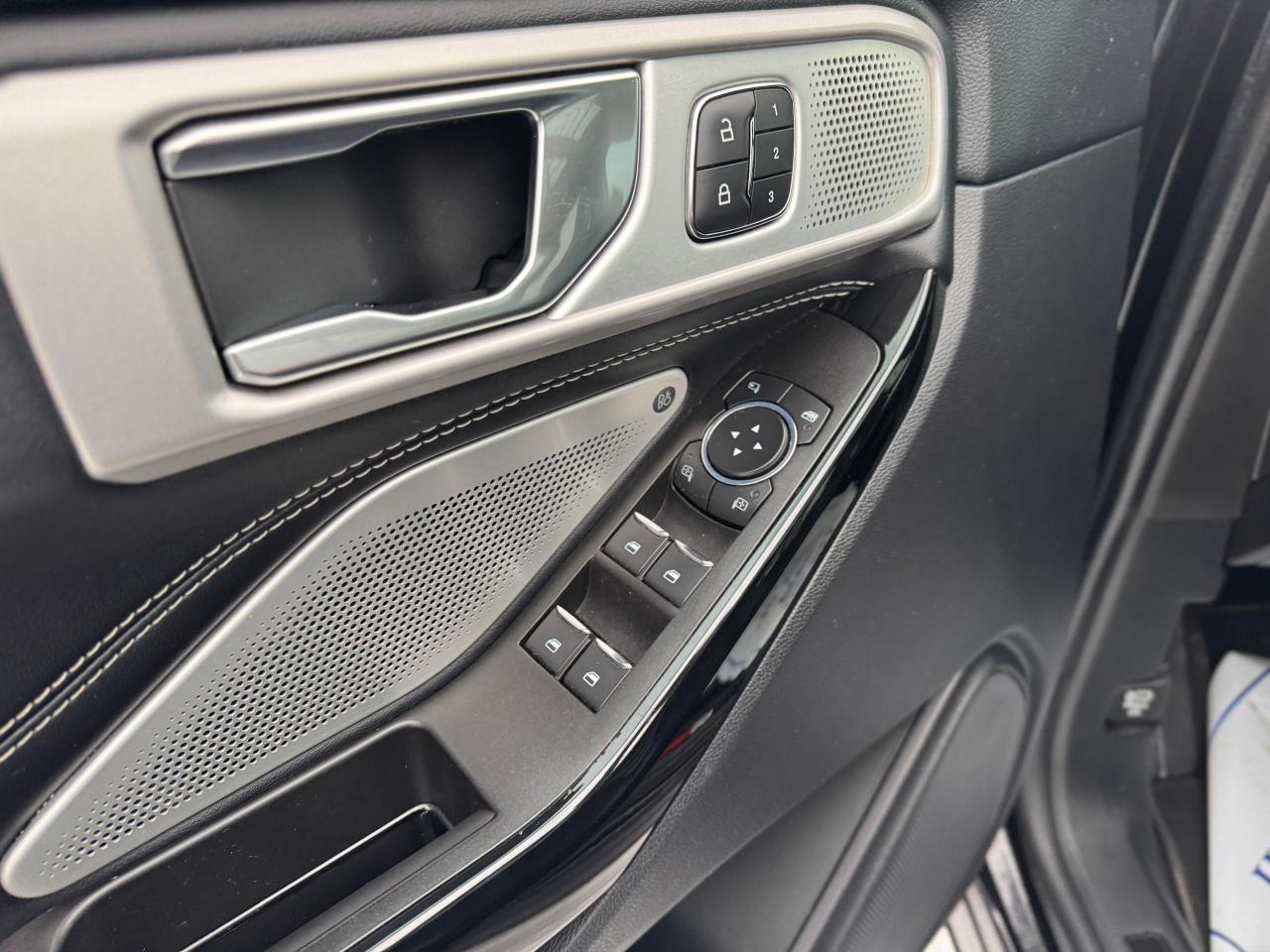 2022 Ford Explorer ST 4WD Clean Carfax | Panoramic Roof | 7 Passenger - Photo #27