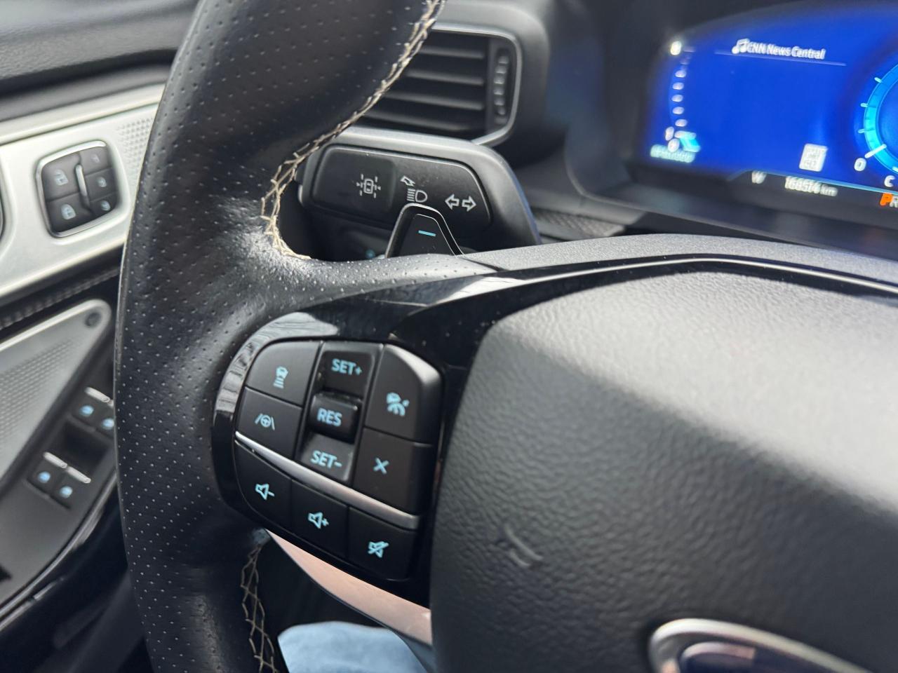 2022 Ford Explorer ST 4WD Clean Carfax | Panoramic Roof | 7 Passenger - Photo #32