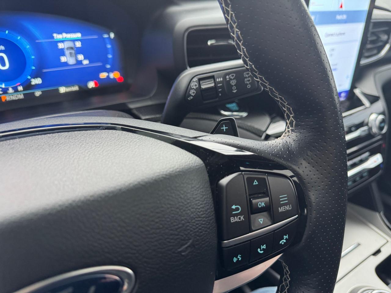 2022 Ford Explorer ST 4WD Clean Carfax | Panoramic Roof | 7 Passenger - Photo #33