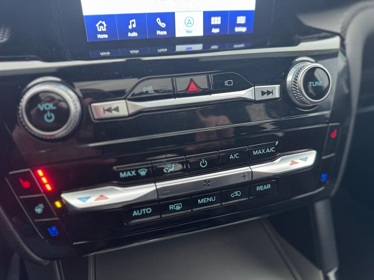 2022 Ford Explorer ST 4WD Clean Carfax | Panoramic Roof | 7 Passenger - Photo #39