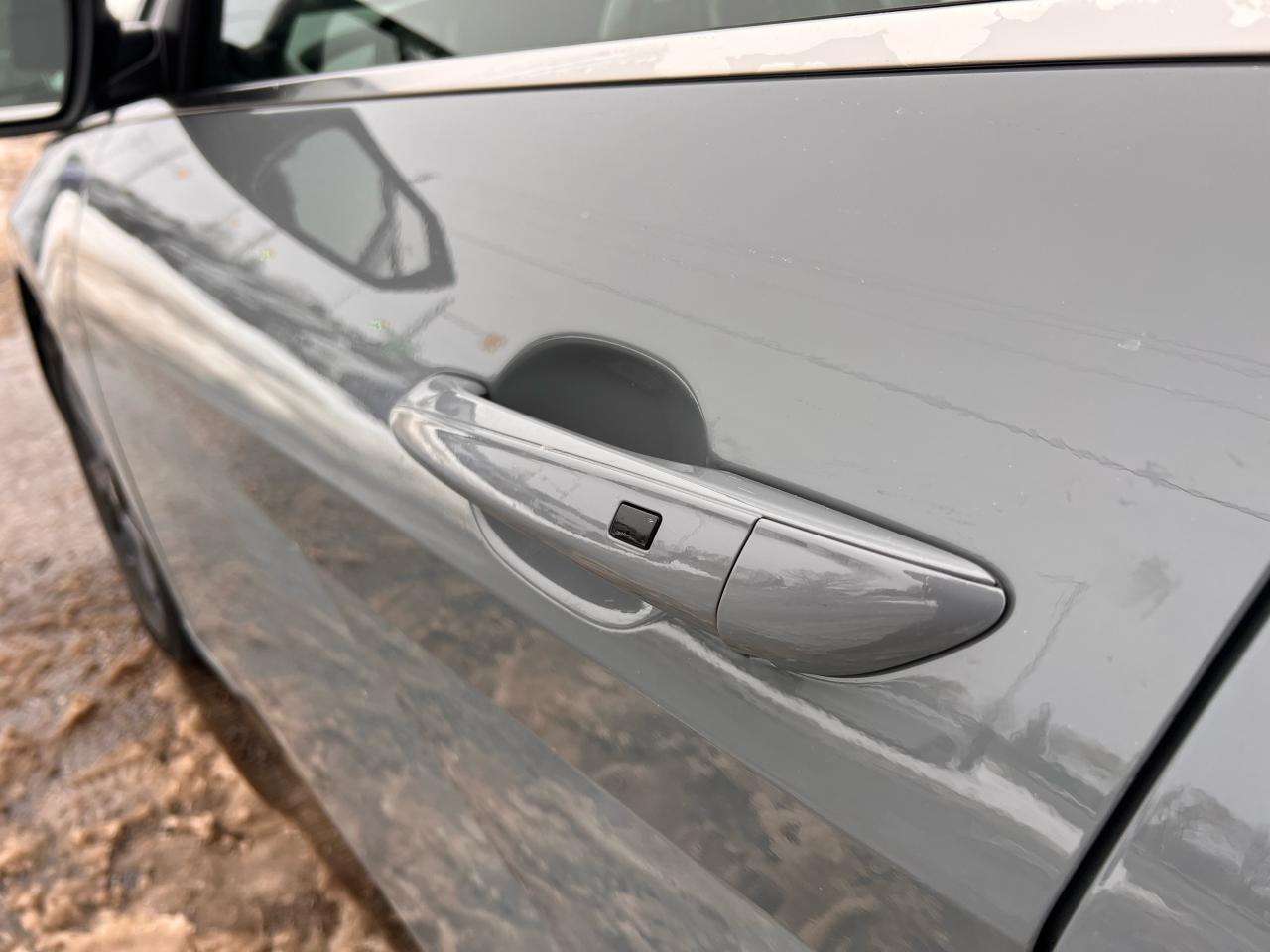 2022 Hyundai Elantra Ultimate Hybrid Photo