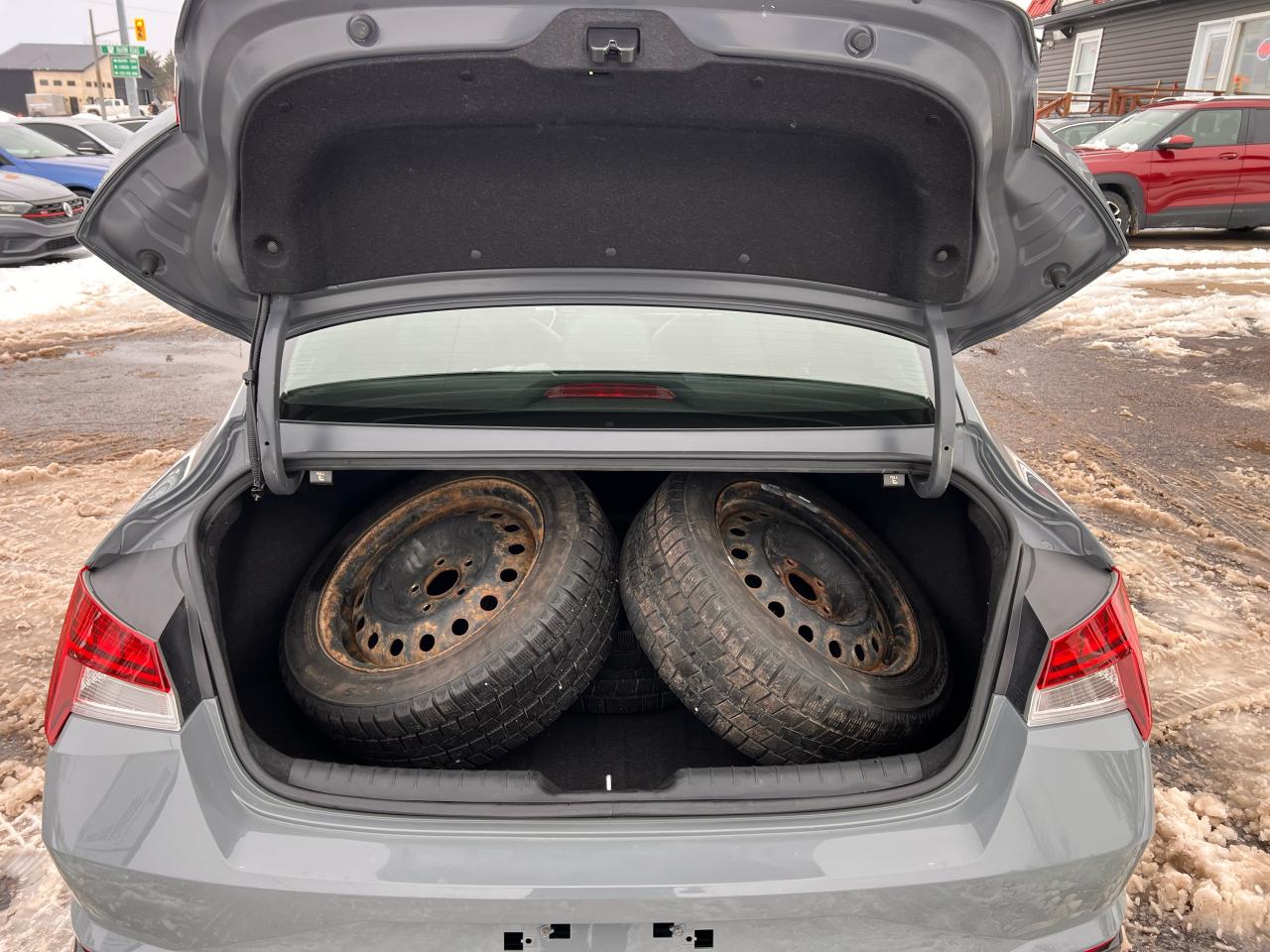 2022 Hyundai Elantra Ultimate Hybrid Photo