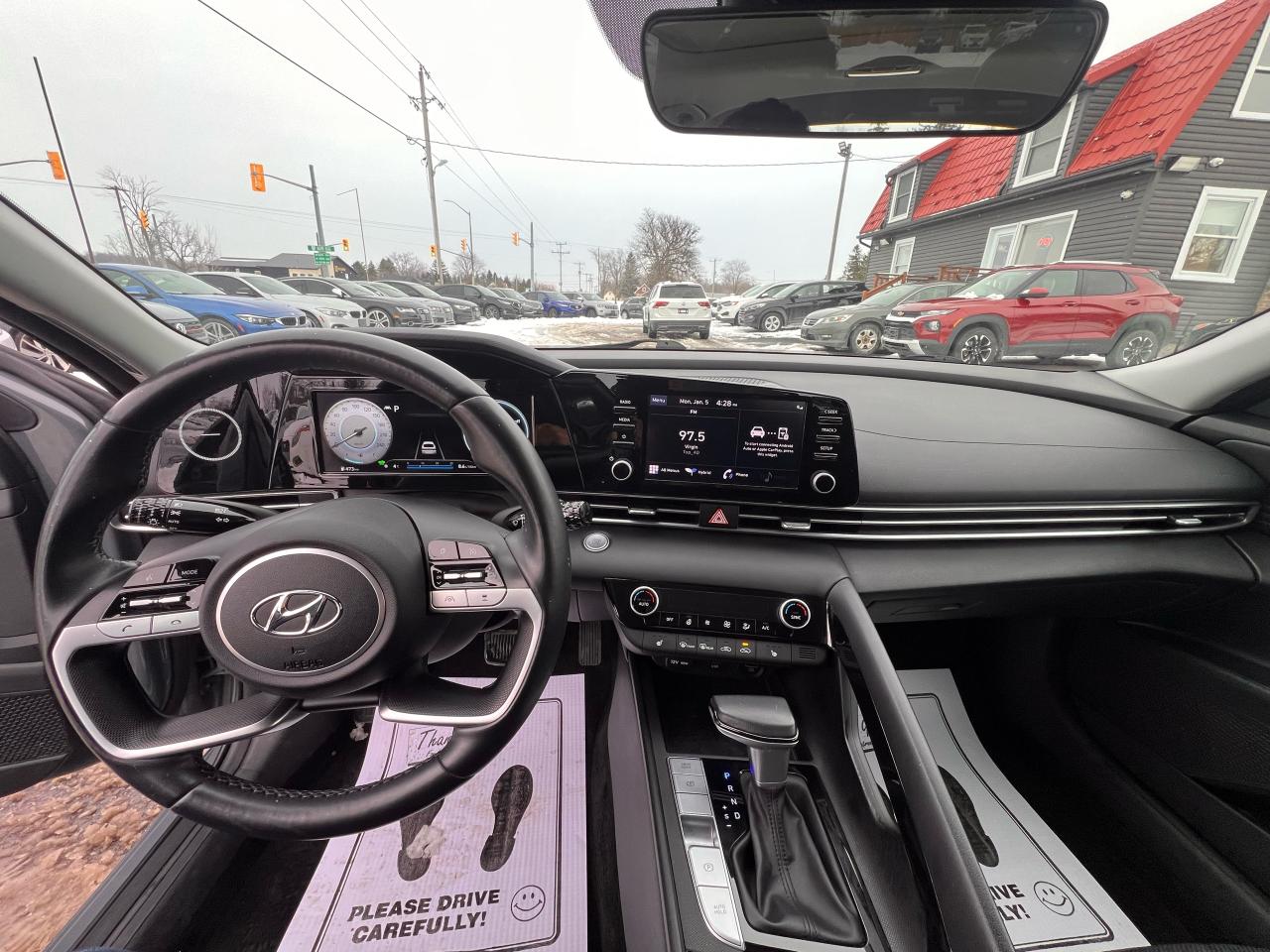 2022 Hyundai Elantra Ultimate Hybrid Photo