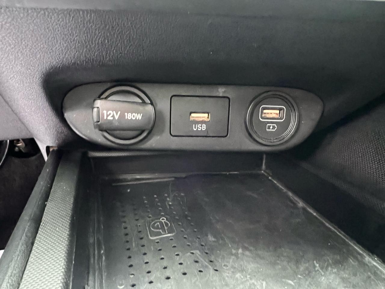 2022 Hyundai Elantra Ultimate Hybrid Photo