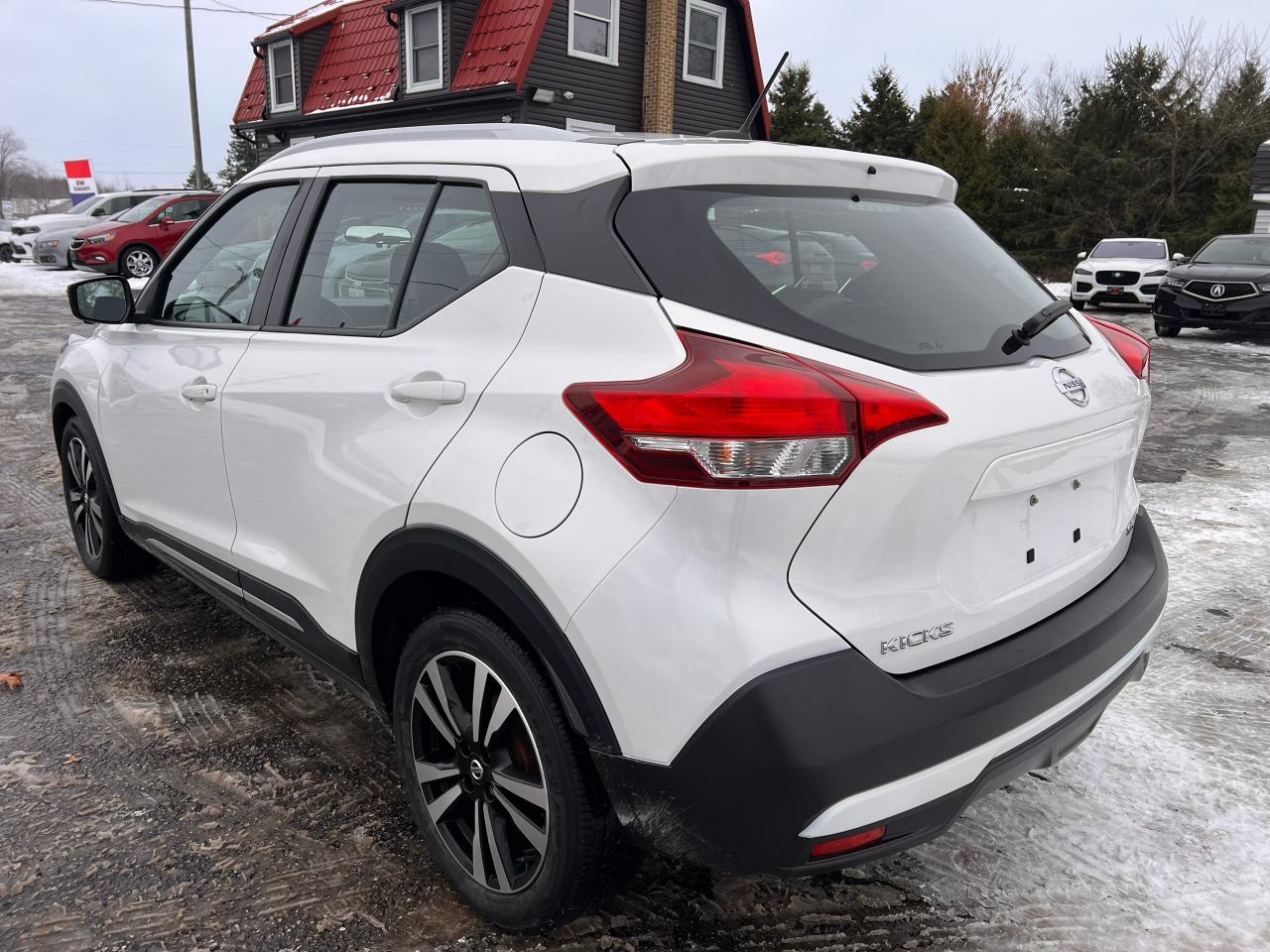 2018 Nissan Kicks SR Photo