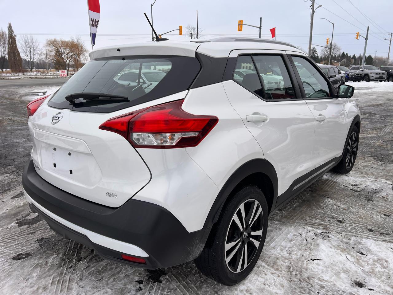 2018 Nissan Kicks SR Photo3