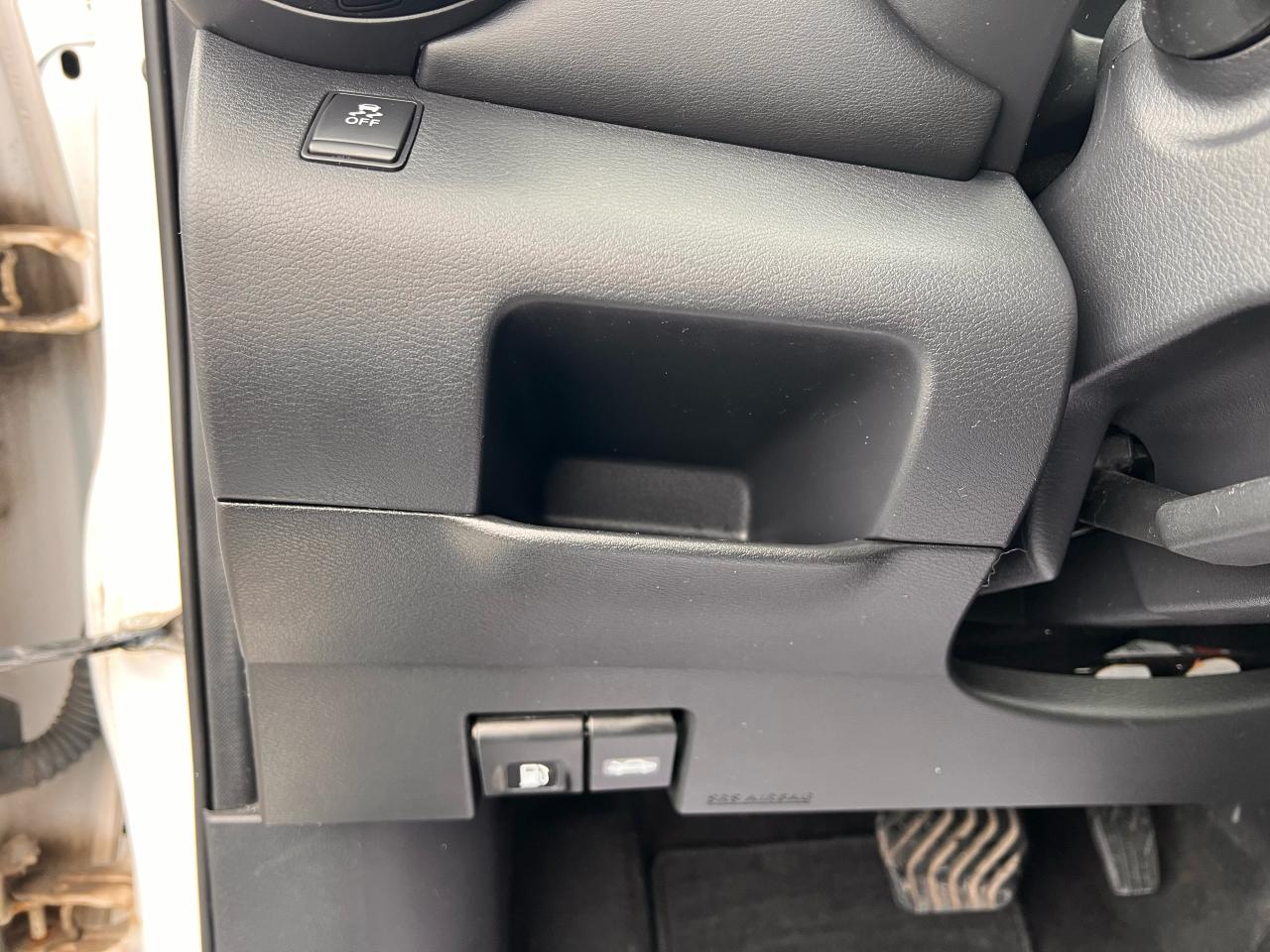 2018 Nissan Kicks SR Photo28