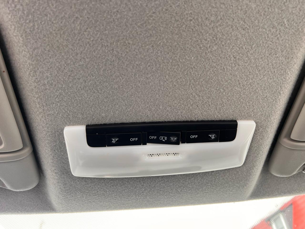 2018 Nissan Kicks SR Photo58