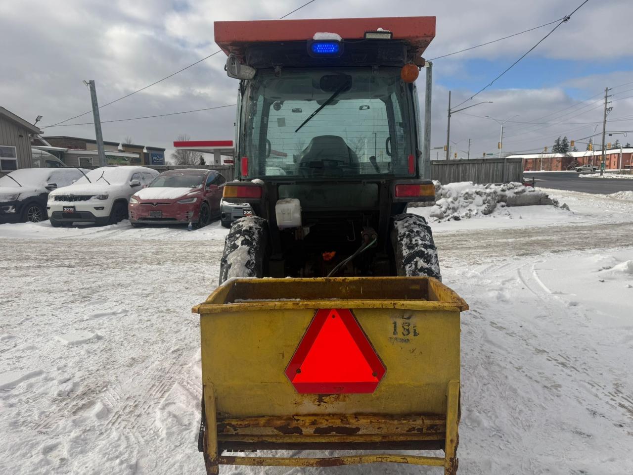 2015 KUBOTA L5740 L4060, PLOW AND SALTER, HST, 1500HRS, TRACTOR - Photo #5