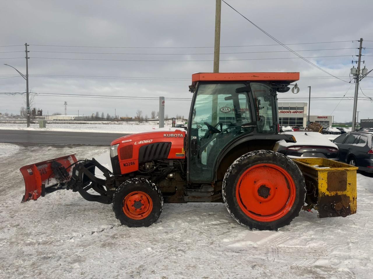 2015 KUBOTA L5740 L4060, PLOW AND SALTER, HST, 1500HRS, TRACTOR - Photo #2
