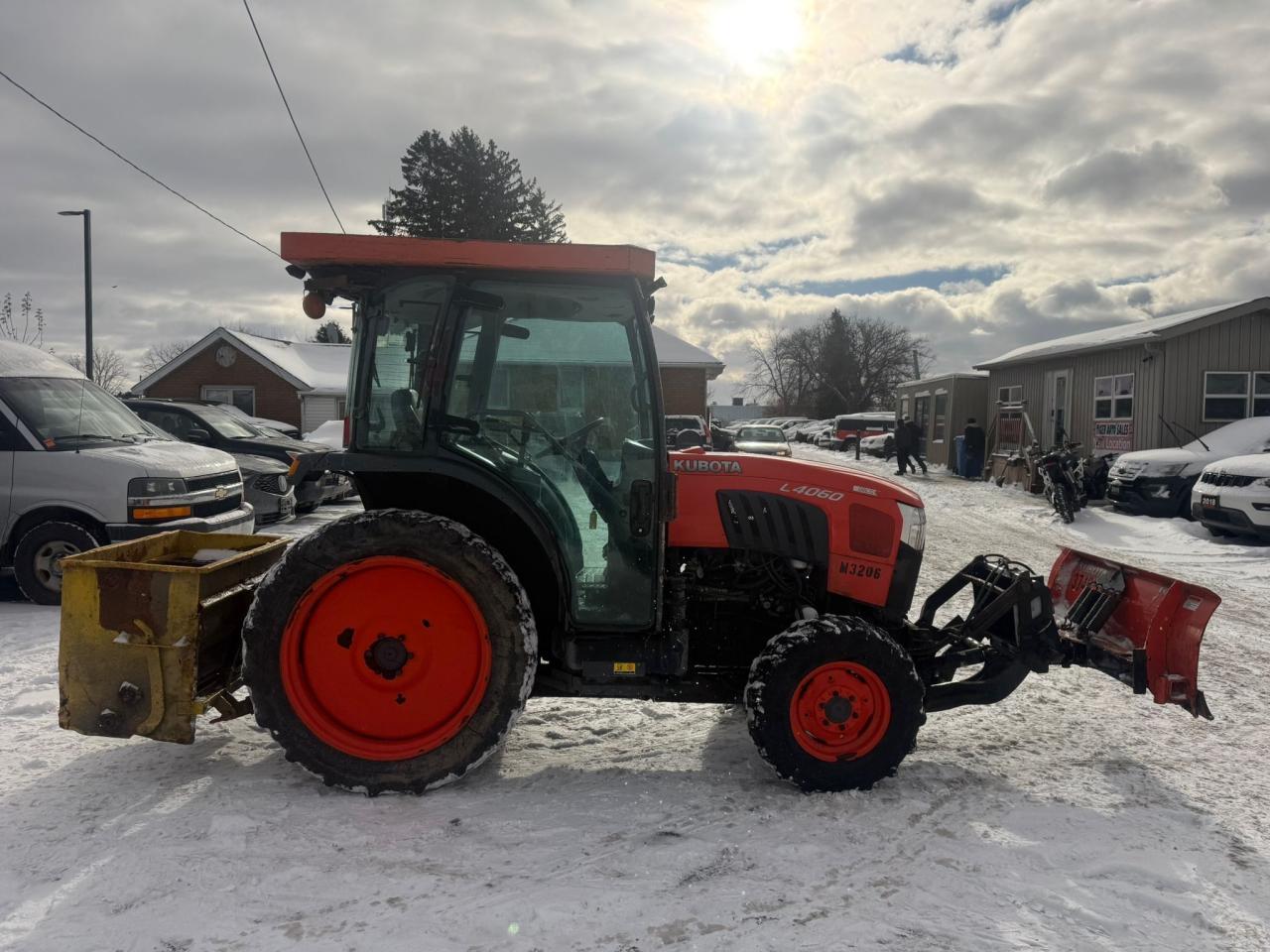 2015 KUBOTA L5740 L4060, PLOW AND SALTER, HST, 1500HRS, TRACTOR - Photo #7