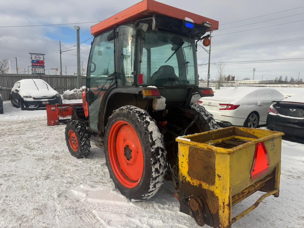2015 KUBOTA L5740 L4060, PLOW AND SALTER, HST, 1500HRS, TRACTOR - Photo #3