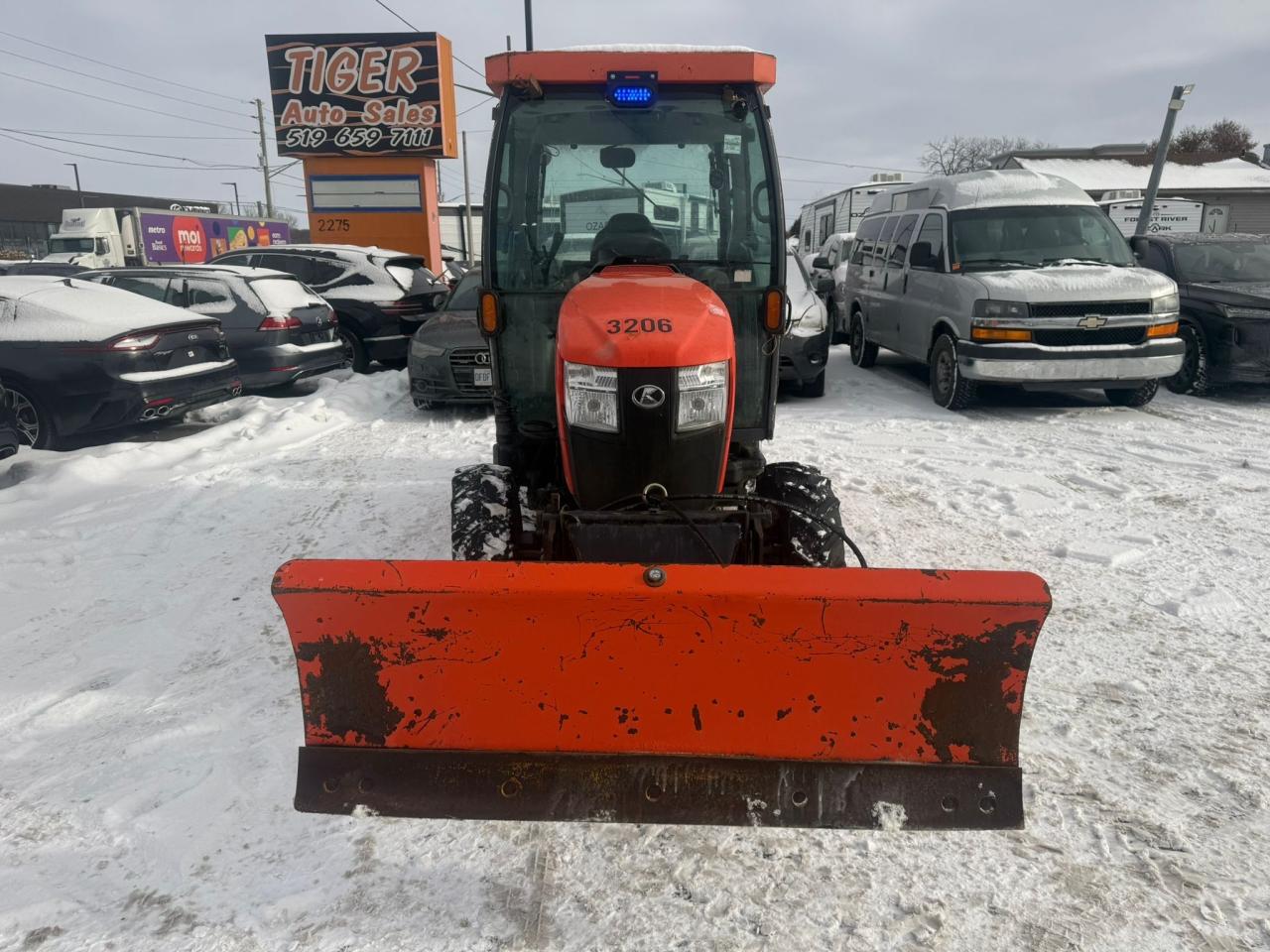 2015 KUBOTA L5740 L4060, PLOW AND SALTER, HST, 1500HRS, TRACTOR - Photo #8