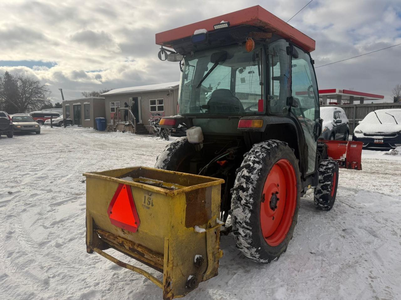 2015 KUBOTA L5740 L4060, PLOW AND SALTER, HST, 1500HRS, TRACTOR - Photo #6