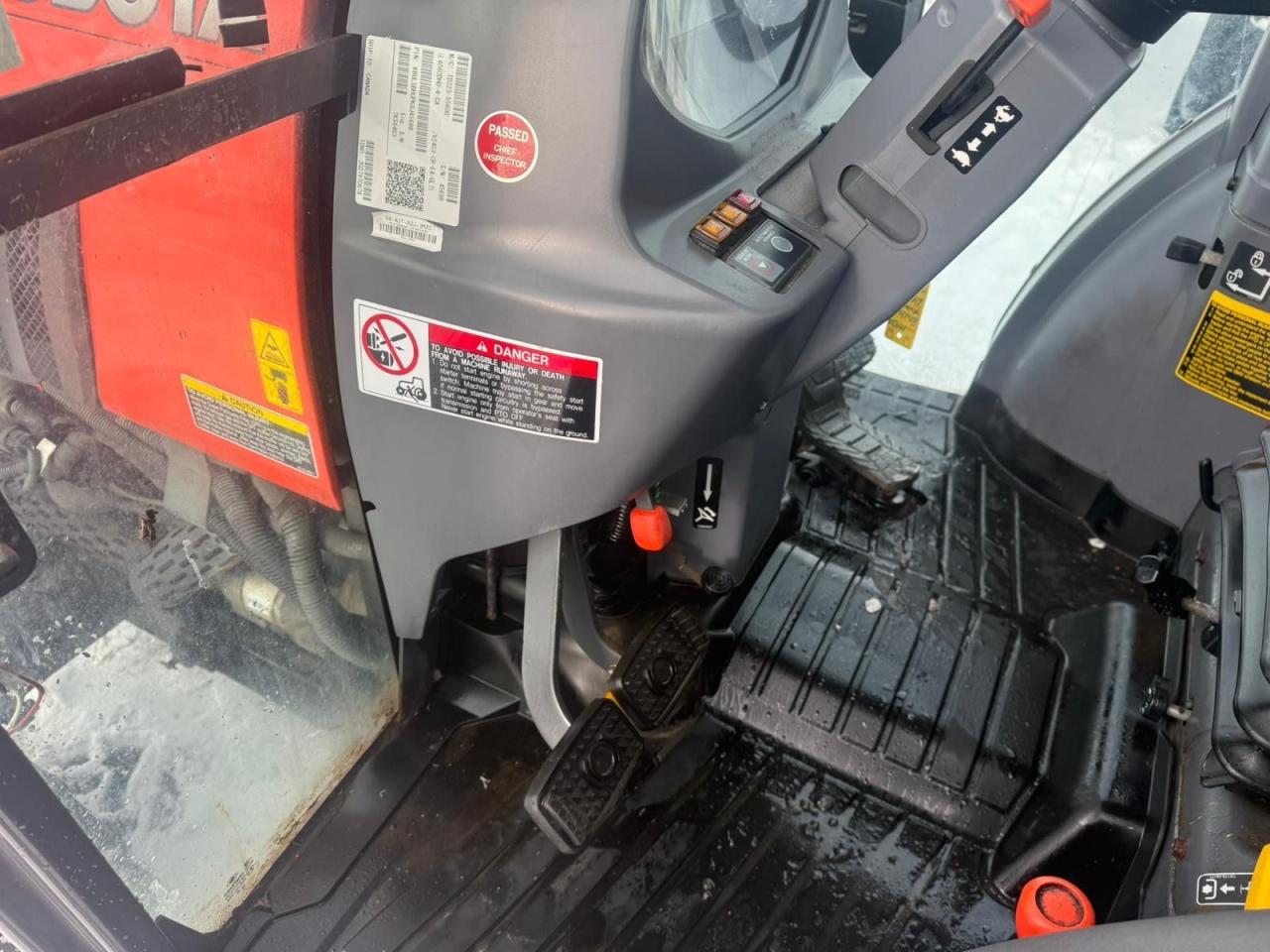 2015 KUBOTA L5740 L4060, PLOW AND SALTER, HST, 1500HRS, TRACTOR - Photo #16