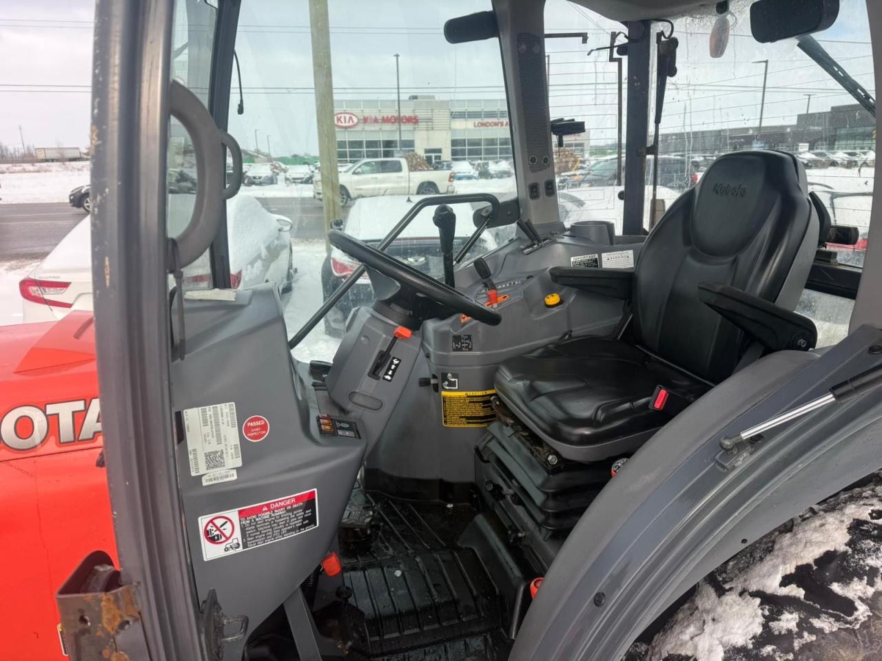 2015 KUBOTA L5740 L4060, PLOW AND SALTER, HST, 1500HRS, TRACTOR - Photo #18