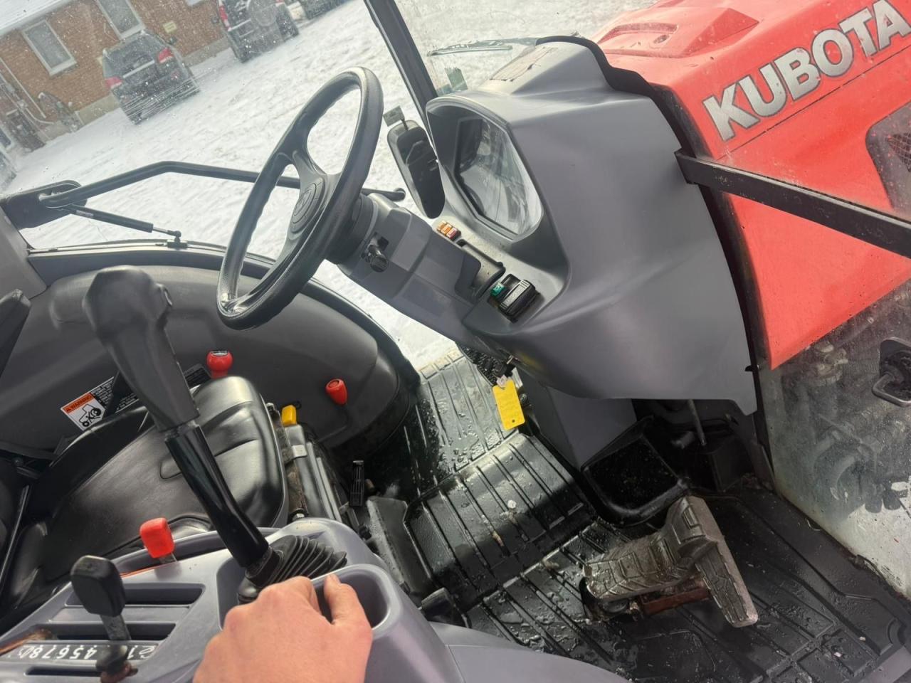 2015 KUBOTA L5740 L4060, PLOW AND SALTER, HST, 1500HRS, TRACTOR - Photo #22