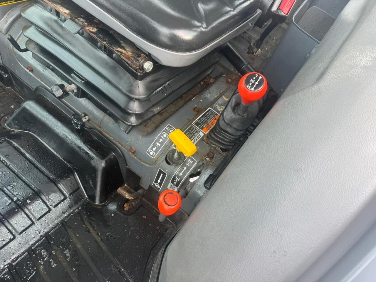 2015 KUBOTA L5740 L4060, PLOW AND SALTER, HST, 1500HRS, TRACTOR - Photo #25