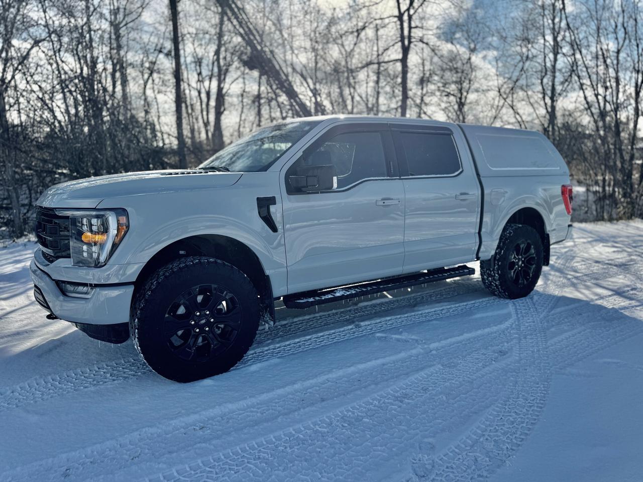 2023 Ford F-150 XLT Sport Package with Black Package 4WD w/ Cap - Photo #9