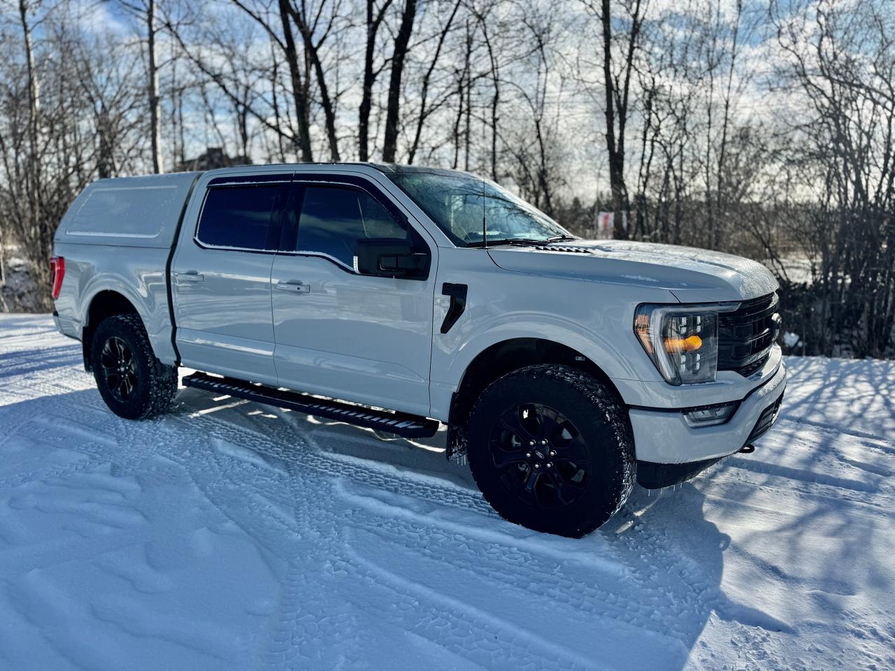 2023 Ford F-150 XLT Sport Package with Black Package 4WD w/ Cap Photo4
