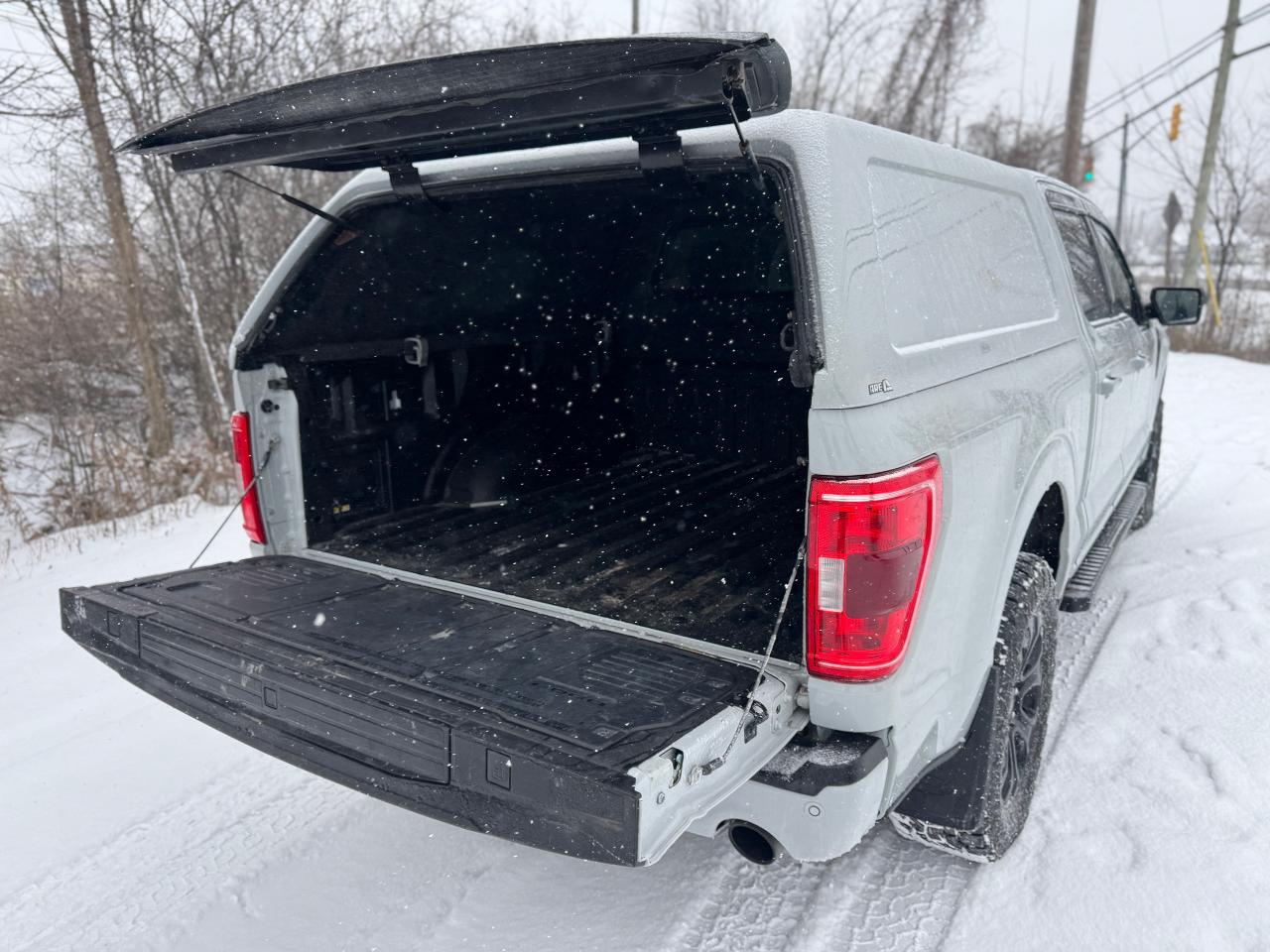 2023 Ford F-150 XLT Sport Package with Black Package 4WD w/ Cap - Photo #27