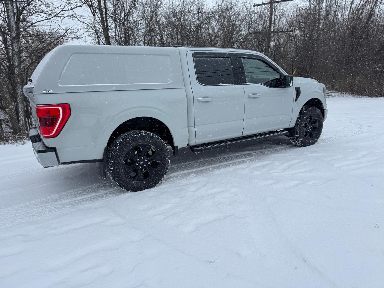 2023 Ford F-150 XLT Sport Package with Black Package 4WD w/ Cap - Photo #24