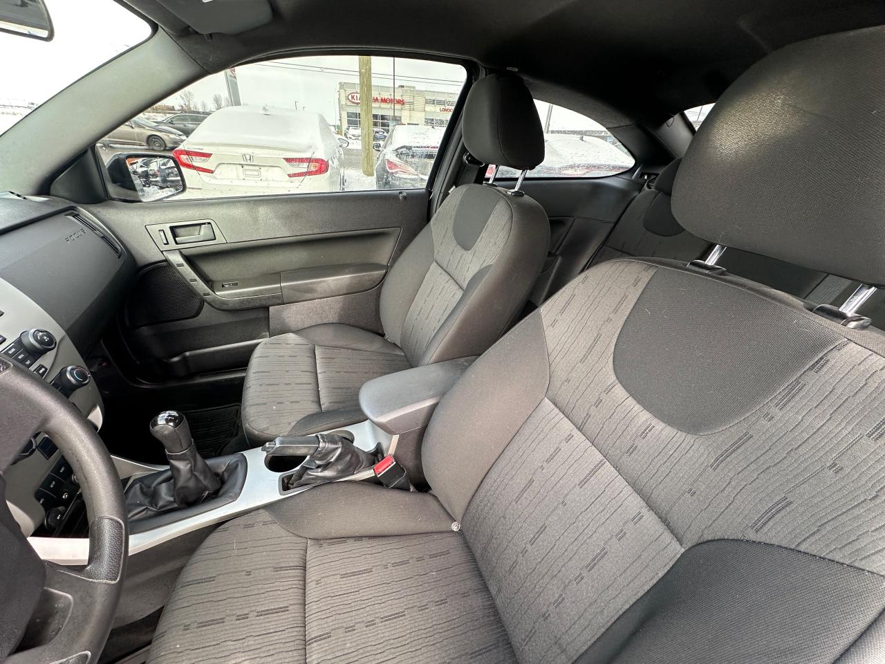 2009 Ford Focus SE, COUPE, MANUAL, ONLY 107KMS, CERTIFIED - Photo #9