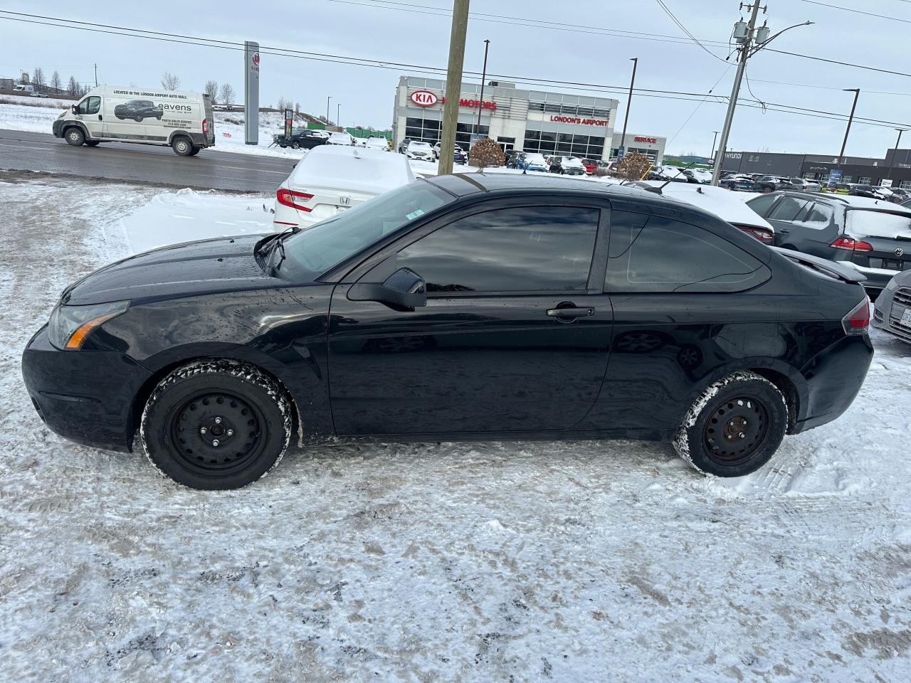 2009 Ford Focus SE, COUPE, MANUAL, ONLY 107KMS, CERTIFIED - Photo #2