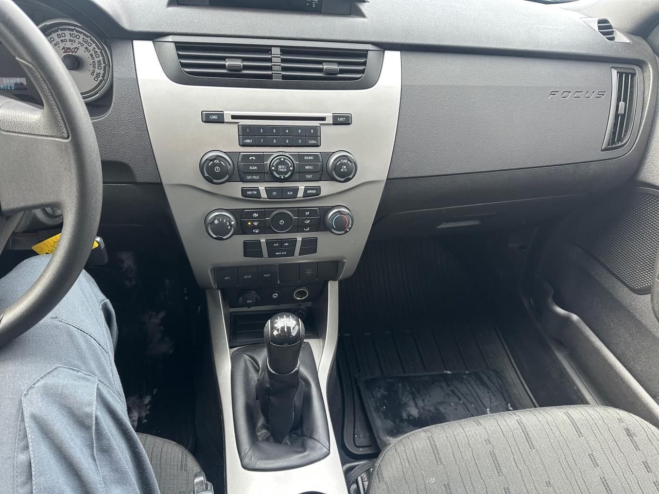 2009 Ford Focus SE, COUPE, MANUAL, ONLY 107KMS, CERTIFIED - Photo #11