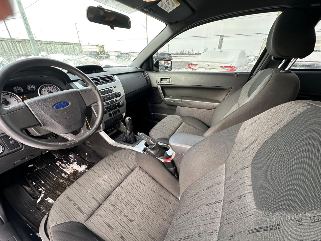 2009 Ford Focus SE, COUPE, MANUAL, ONLY 107KMS, CERTIFIED - Photo #12