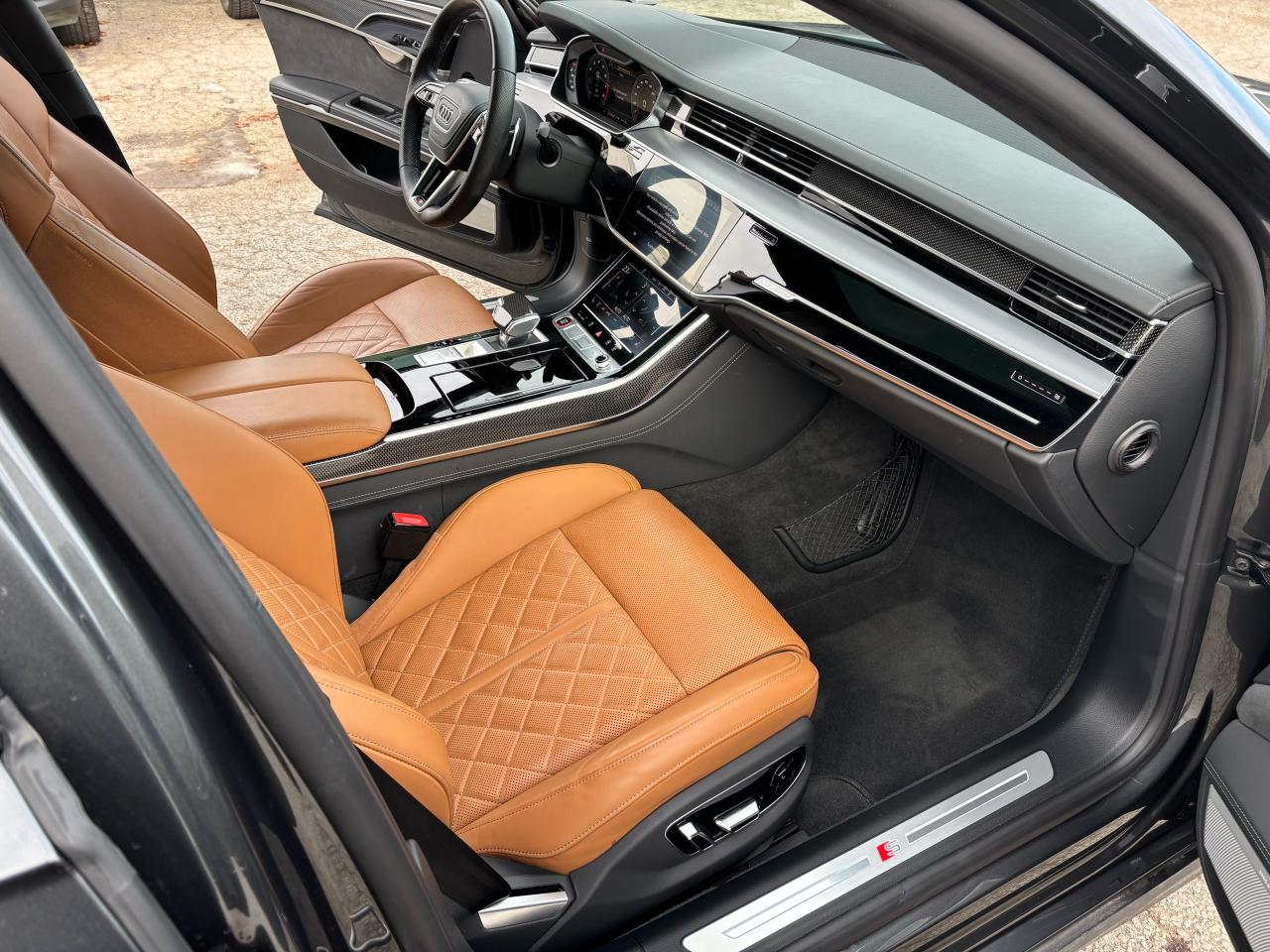 2023 Audi S8 S-LINE 4.0 TFSI QUATTRO - Photo #5