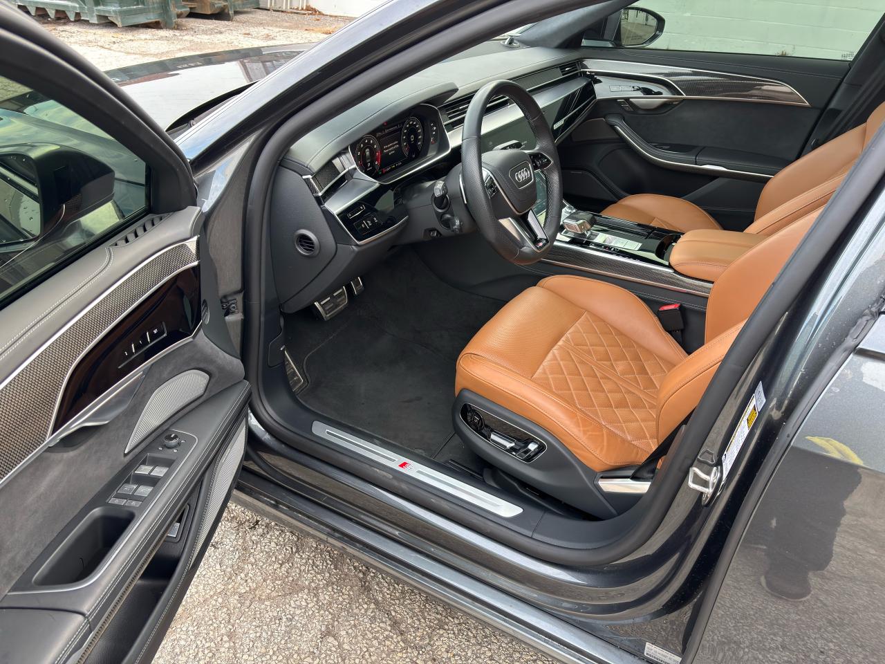 2023 Audi S8 S-LINE 4.0 TFSI QUATTRO - Photo #17