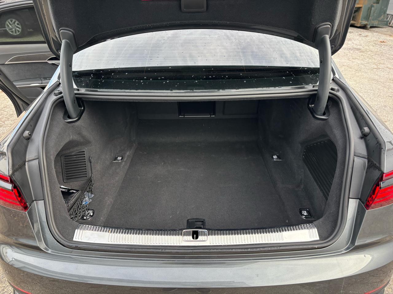 2023 Audi S8 S-LINE 4.0 TFSI QUATTRO - Photo #12