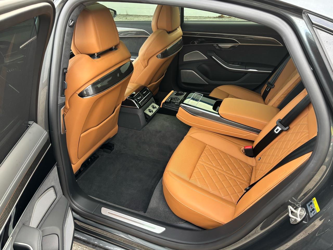 2023 Audi S8 S-LINE 4.0 TFSI QUATTRO - Photo #2