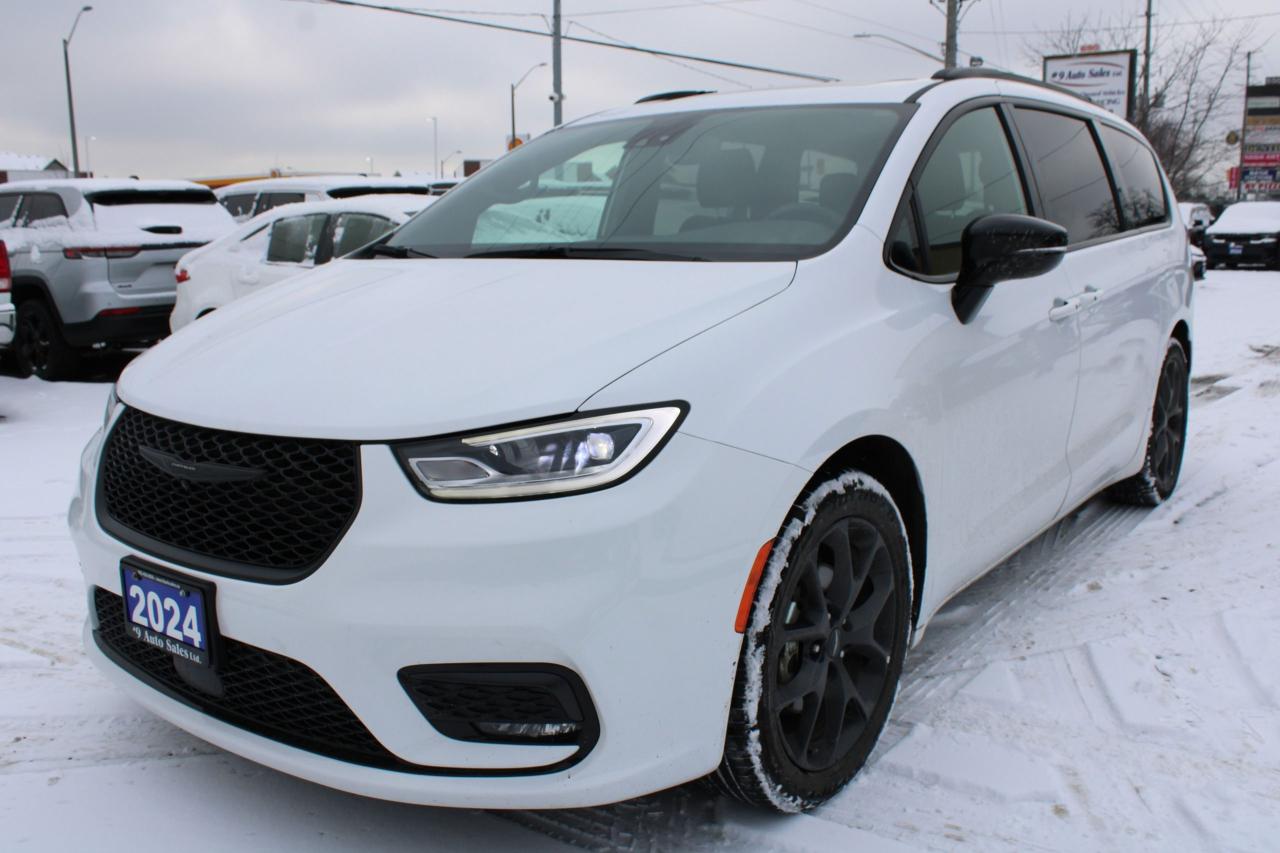 2024 Chrysler Pacifica Touring-L Photo2