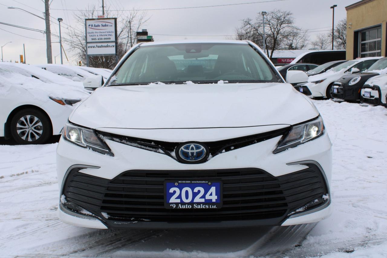 2024 Toyota Camry HYBRID LE Photo