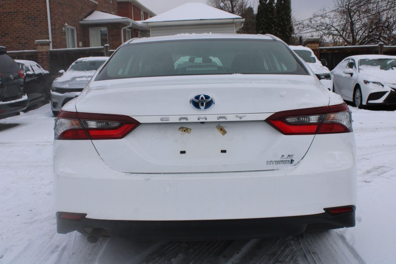 2024 Toyota Camry HYBRID LE Photo4