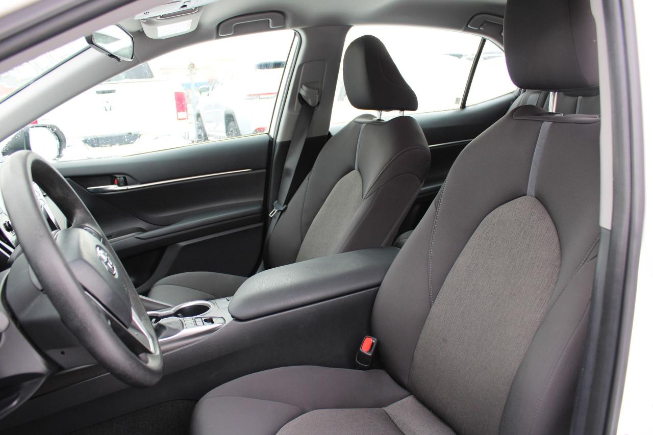 2024 Toyota Camry HYBRID LE Photo