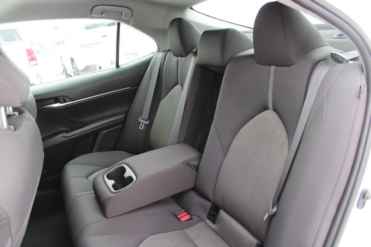 2024 Toyota Camry HYBRID LE Photo