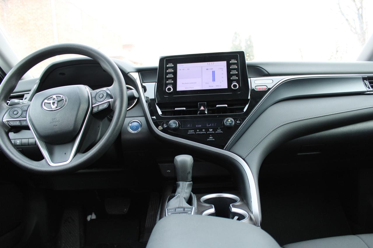 2024 Toyota Camry HYBRID LE Photo