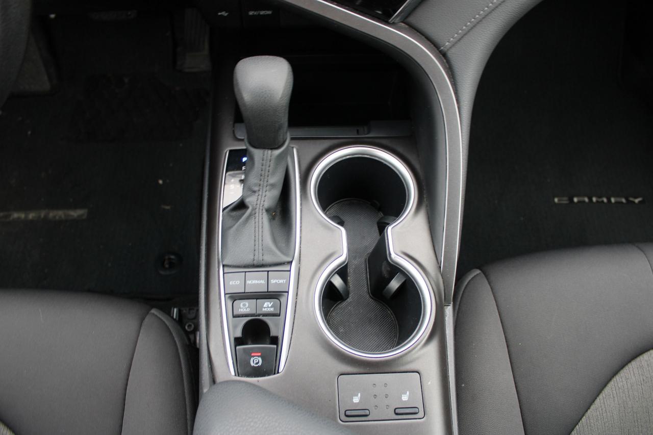 2024 Toyota Camry HYBRID LE Photo